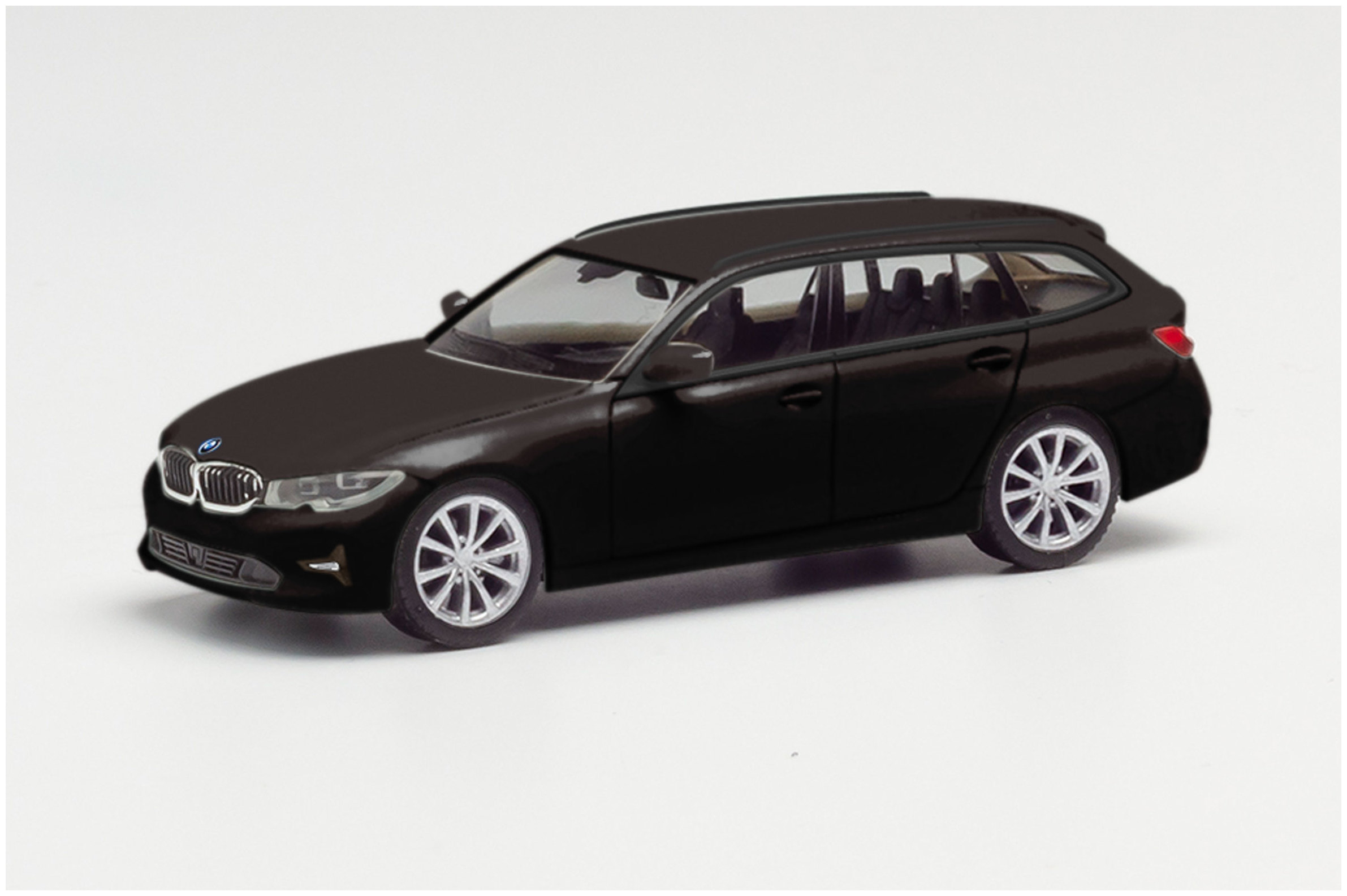 BMW 3 Series Touring, brilliant black - E-trains