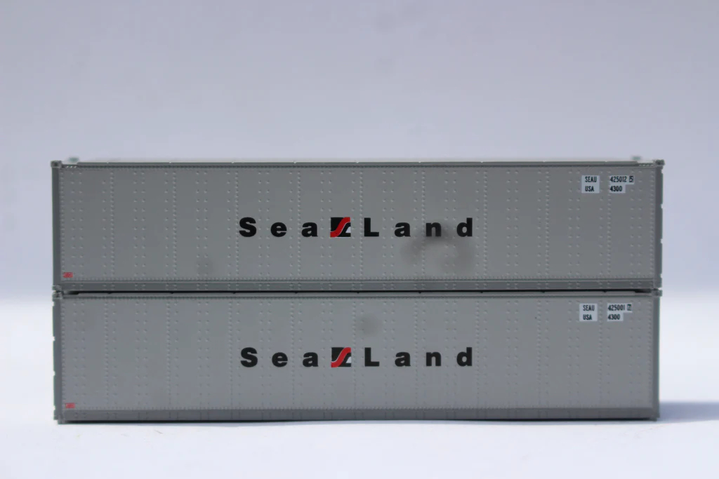 SEALAND 40' Standard height (8'6") Smoothside containers, Set 2 Etrains